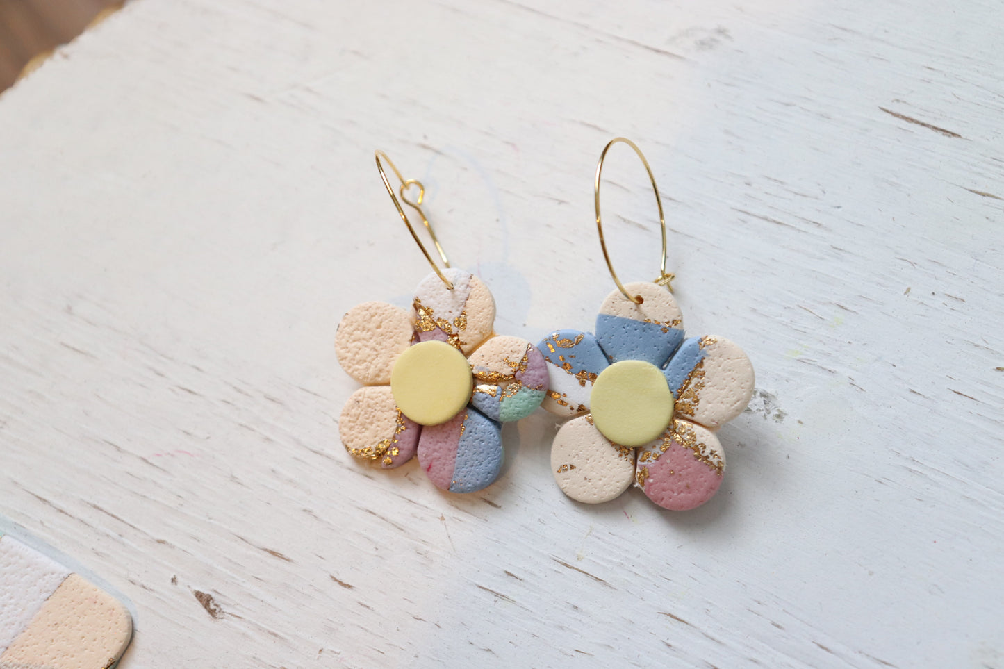 Spring Confetti Daisy Earring